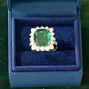 Emerald and Diamond 18 carat White Gold Ring 